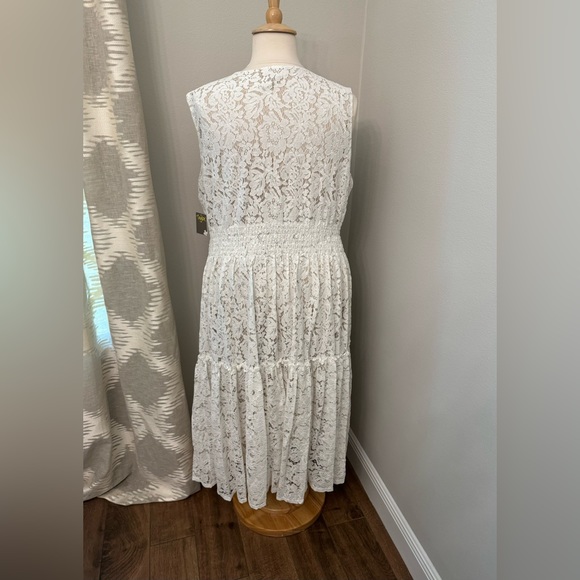 Plus Dress 🤍 - Picture 8 of 11